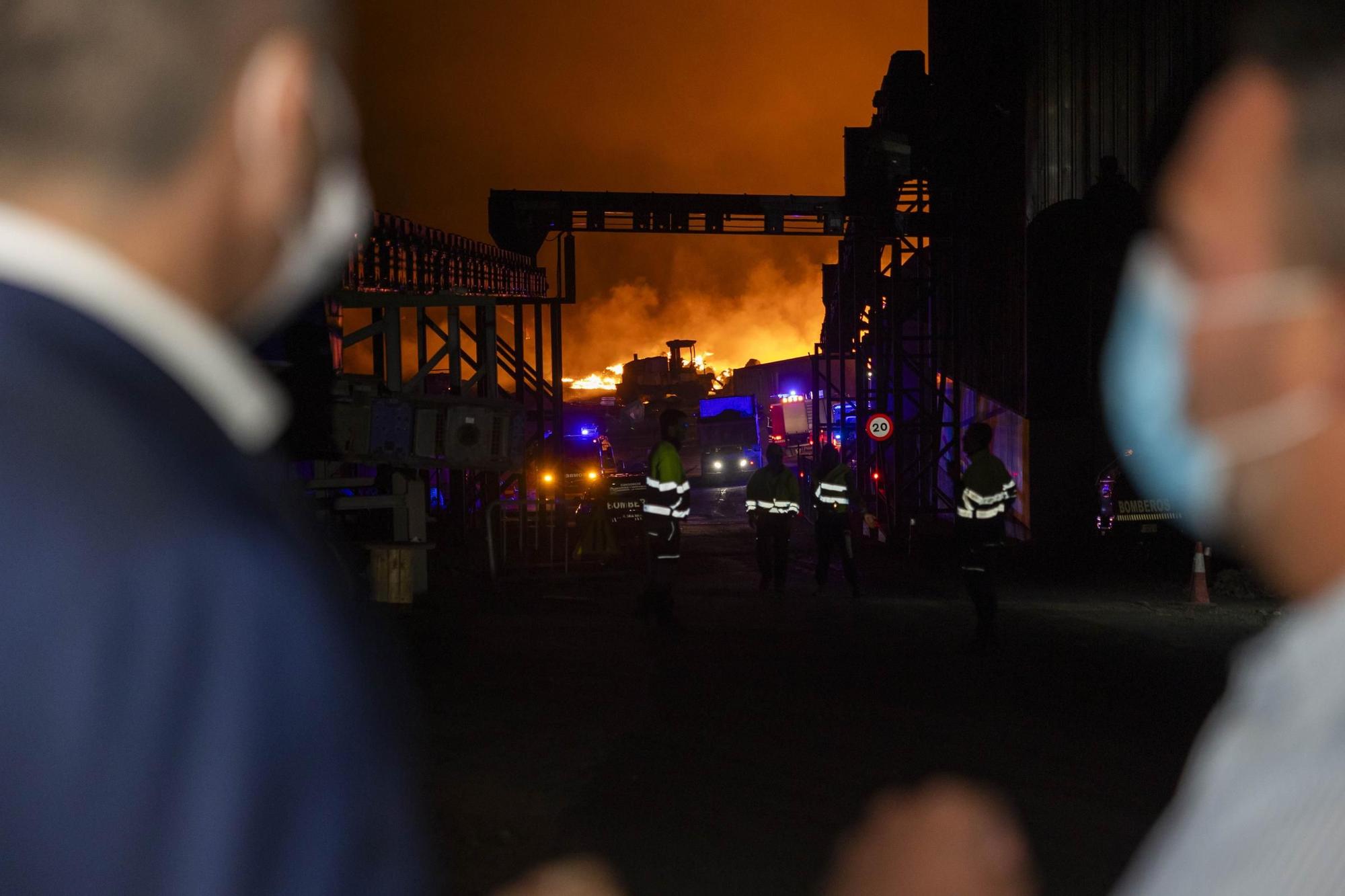 El incendio en el vertedero de Zonzamas (Lanzarote), en imágenes