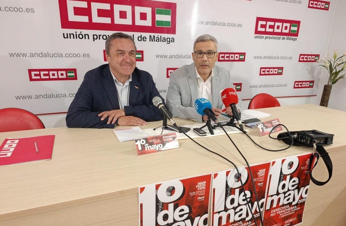 El secretario general de CCOO de Málaga, Fernando Cubillo, y su homólogo de UGT, Antonio González, en la presentación del Primero de Mayo.
