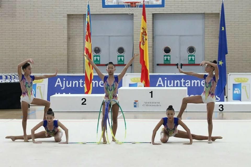 Sofía es la que aparece agachada en la pareja de la derecha. En la foto, en el clasificatorio para el nacional...