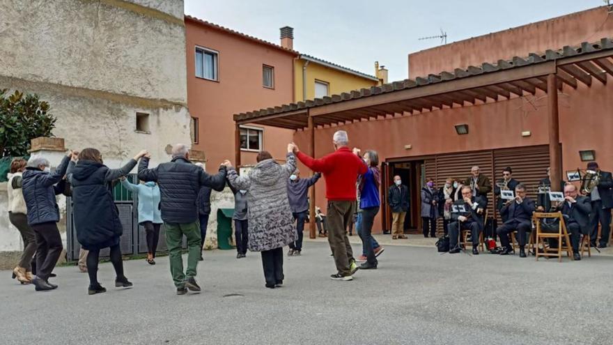El concert de final de festa de Fortià atrau públic de fora