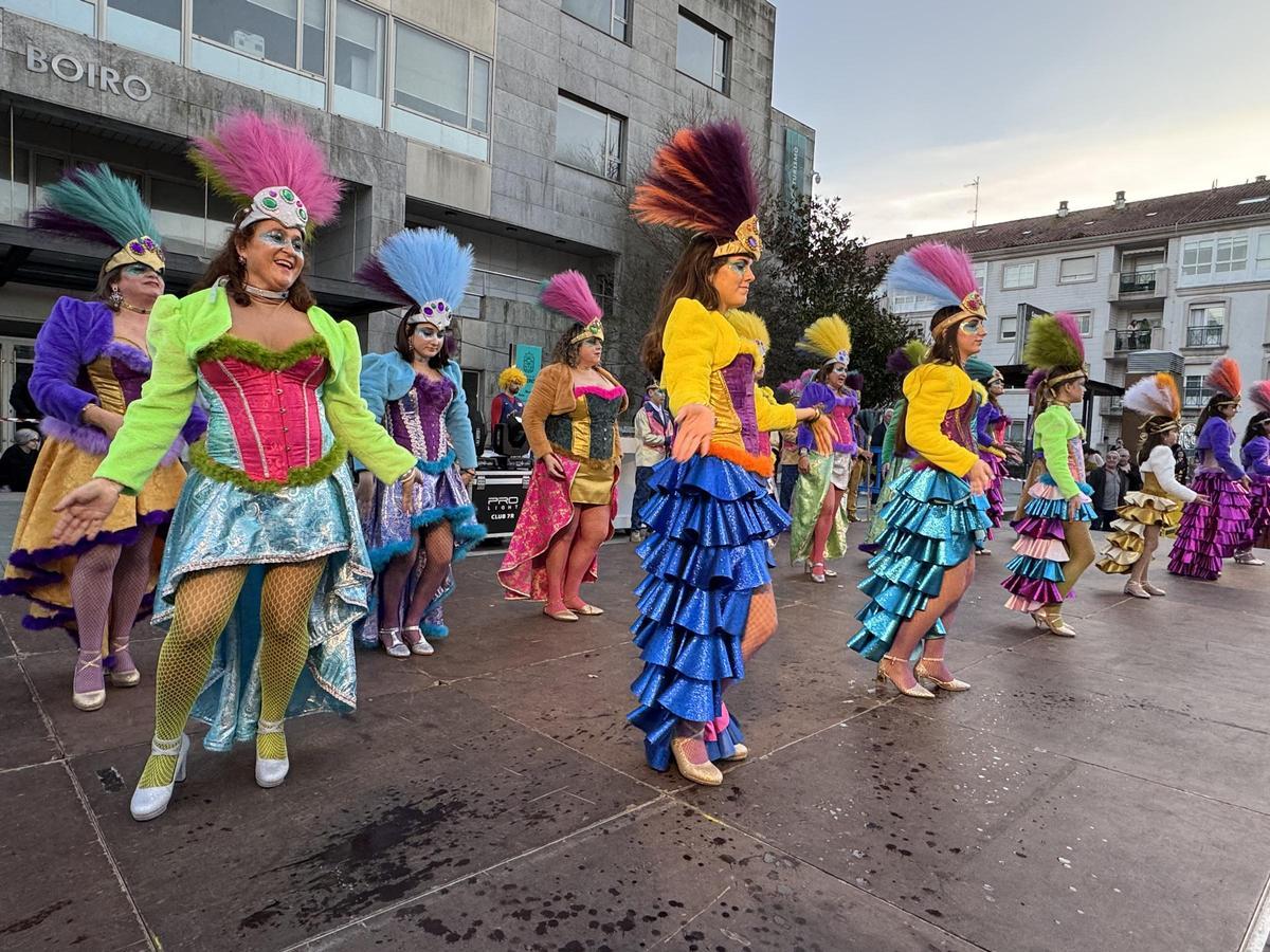 Unha das actuacións no concurso de comparsas de Boiro.