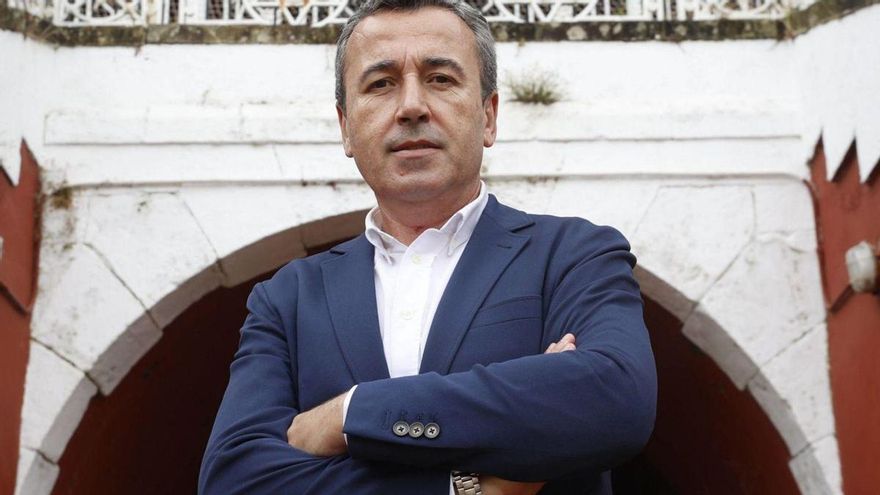 Carlos González Tirador, ayer, junto a los toriles de El Bibio