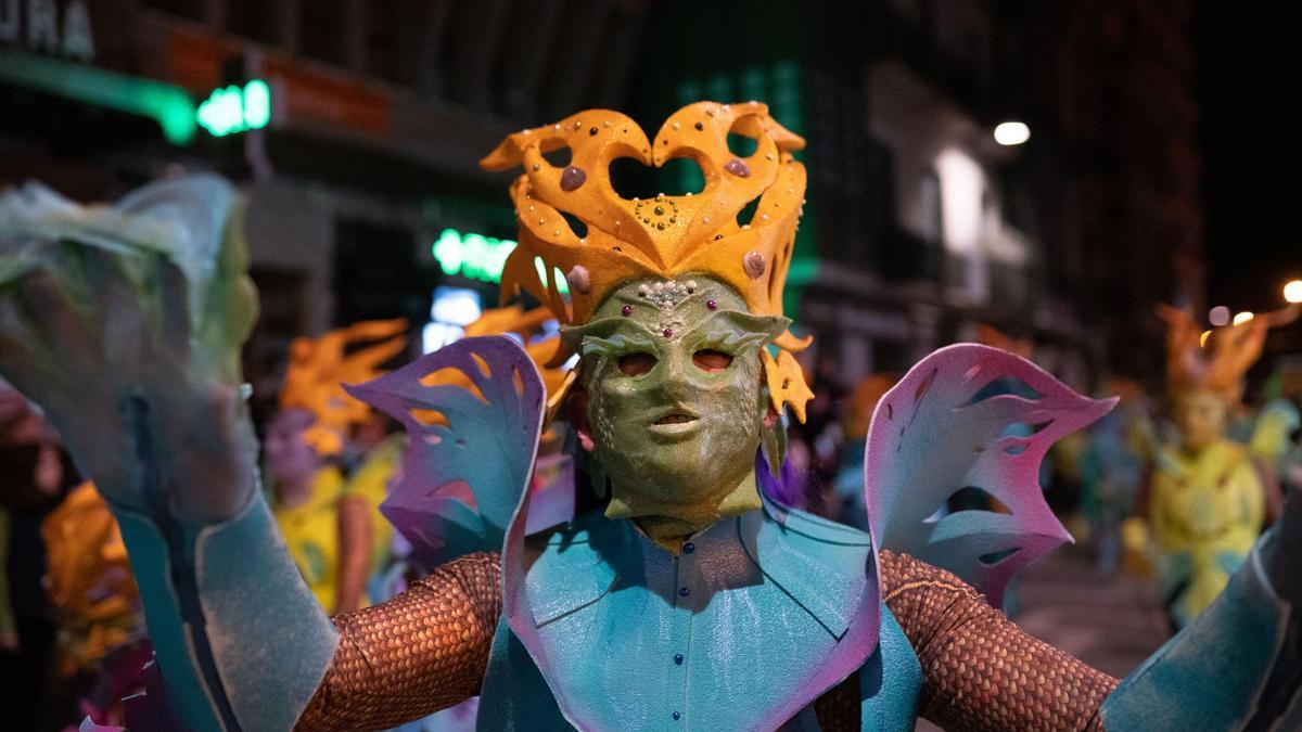 &quot;A fondo&quot;, primeros en carroza y grupo de menores de 30 personas.