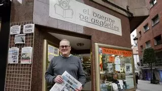 El librero de Oviedo que llevaba la cuenta de los días de confinamiento en la pandemia se jubila y busca relevo: "Es un negocio que sigue funcionando"