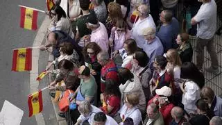 Los Reyes presiden en Oviedo un multitudinario desfile por el Día de las Fuerzas Armadas