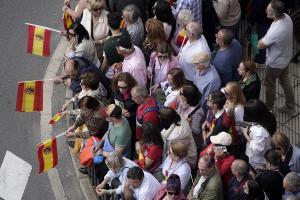 Desfile militar en Oviedo con motivo del Día de las Fuerzas Armadas.