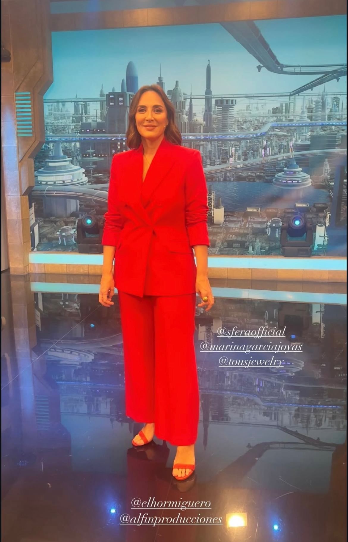 Tamara Falcó con un traje de Sfera