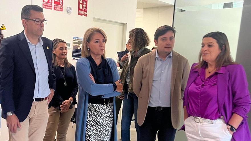 Visita de Susana Camarero al edificio Tauleta de Alfafar.