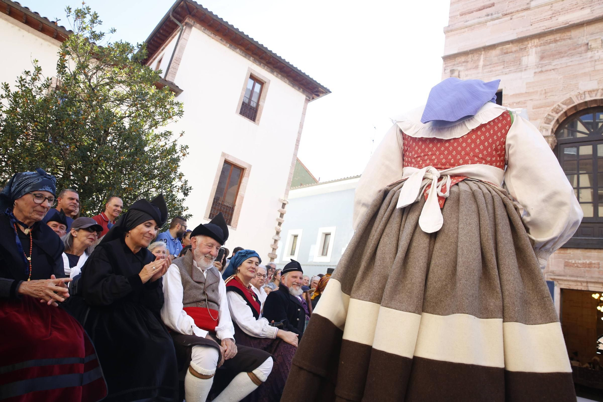 En imágenes: así ha sido el Día'l Traxe'l País en Grado