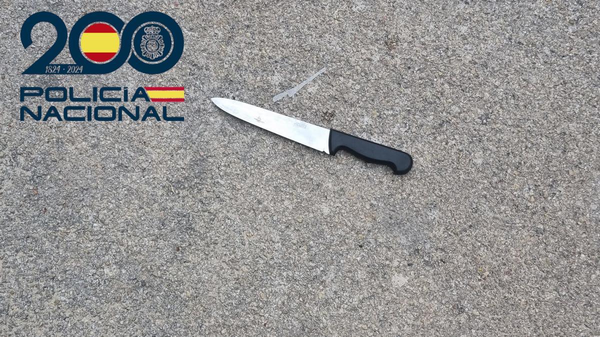 El cuchillo que la Policía intervino al detenido.