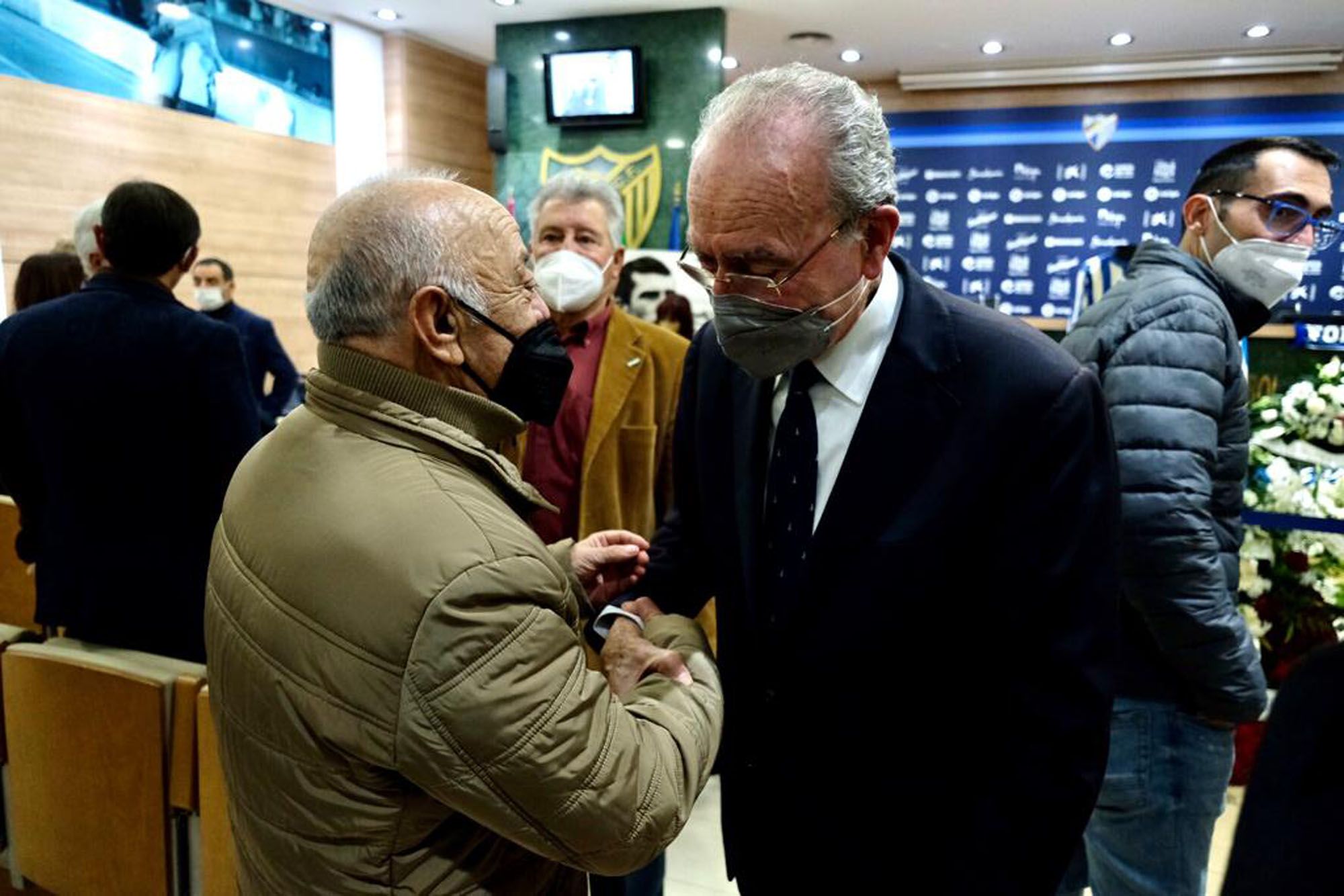 Las imágenes de la capilla ardiente de Antonio Benítez en La Rosaleda