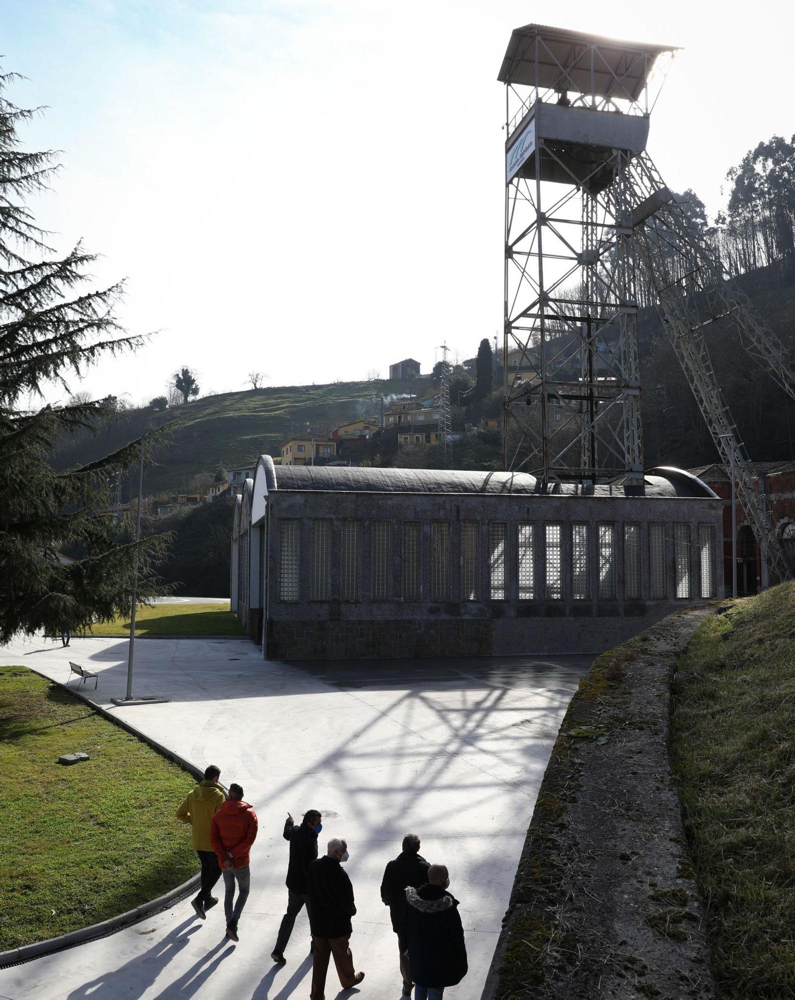 La explanada del pozo, con el castillete. | Juan Plaza