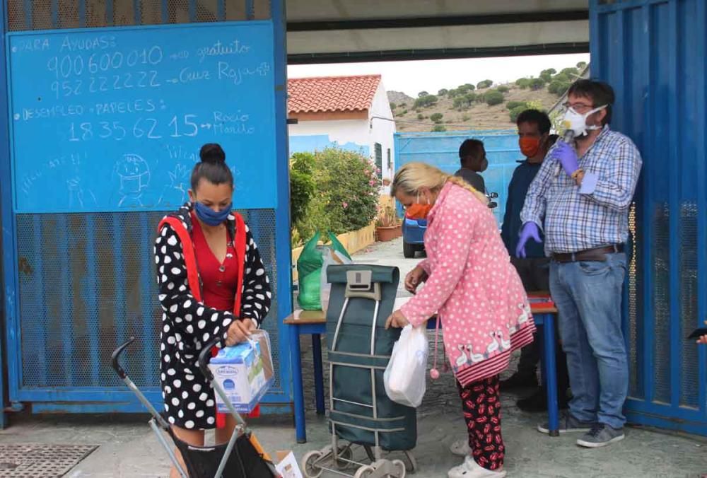 Reparto solidario de comida en los Asperones