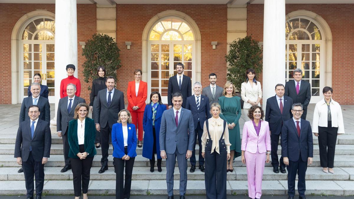 Primera foto de familia del nuevo Gobierno de Pedro Sánchez.