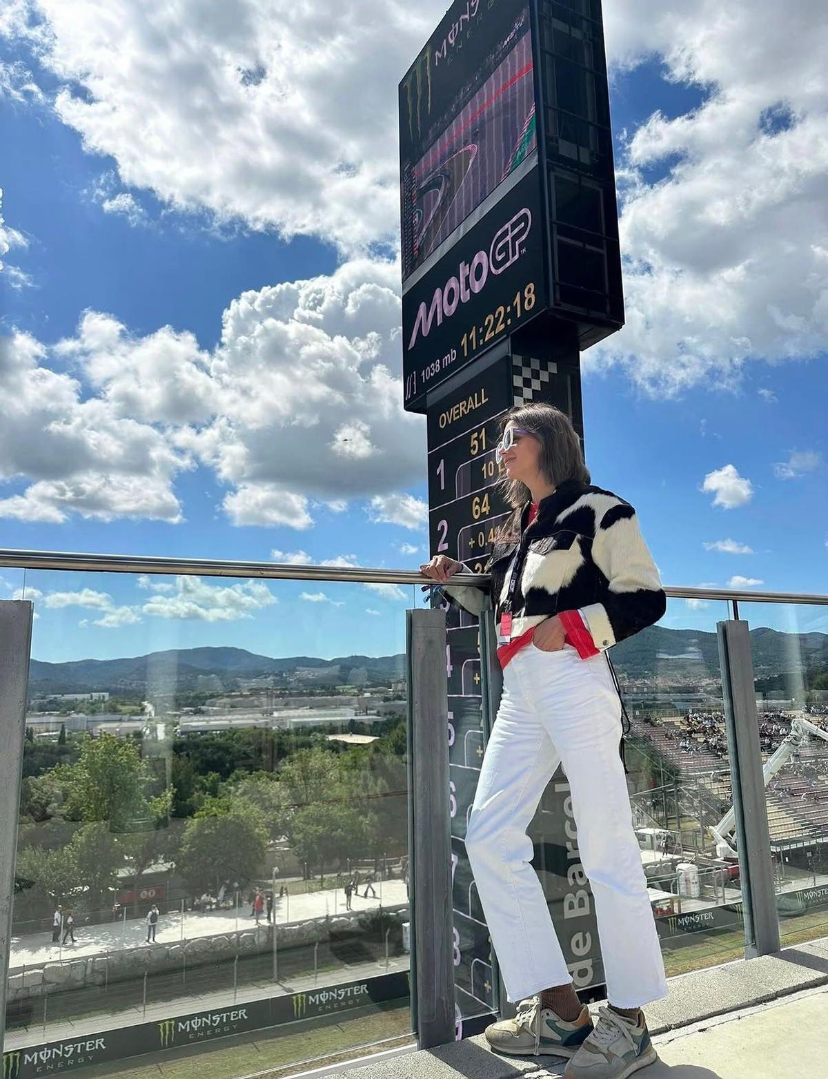 Macarena Gómez disfruta de una jornada de MotoGP en Montmeló