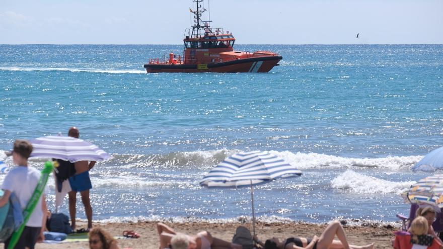 Rescatan una decena de kayaks a la deriva en las costas de Xàbia y Alicante