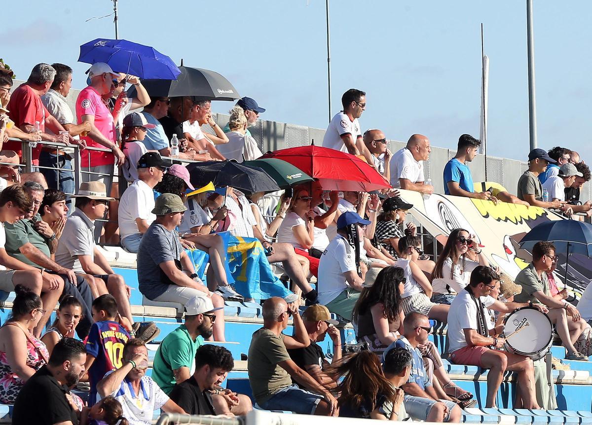 Un grupo de aficionados del Caudal desplazados al Nuevo Estadio Ciudad de Alcalá