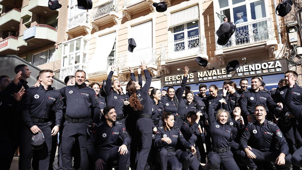 Última promoción de policías locales integrada en la plantilla municipal