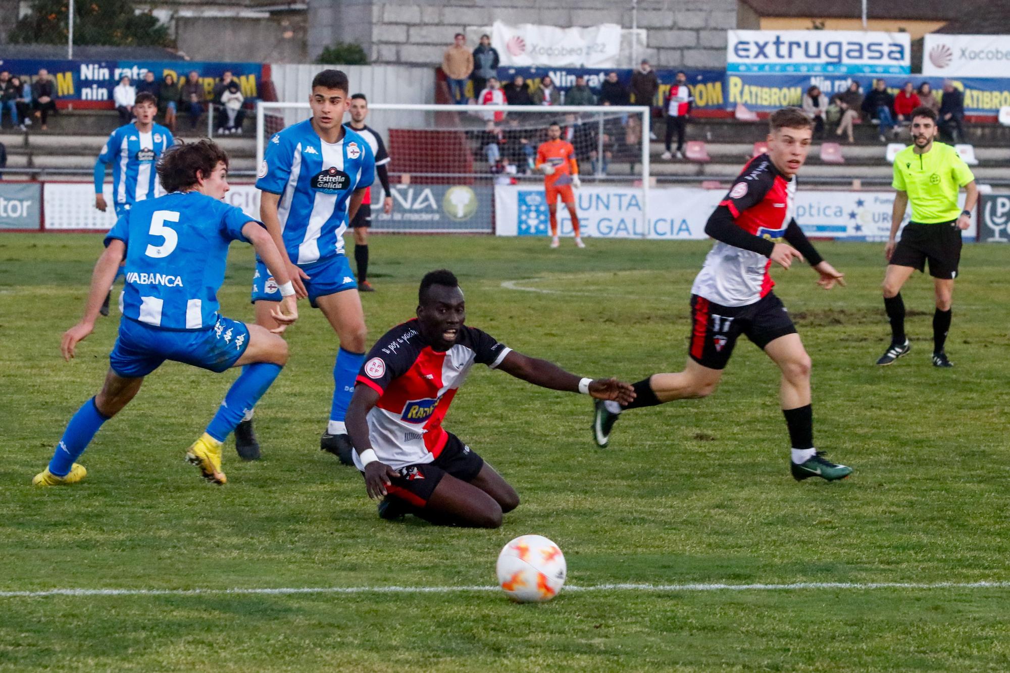 Las mejores imágenes del Arosa-Fabril con las gradas de A Lomba a rebosar