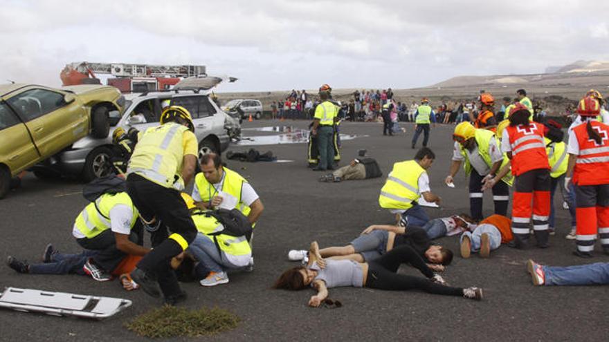 Un centenar de efectivos participan en el simulacro explosión y derrumbe de un edificio en el Parque de Bomberos