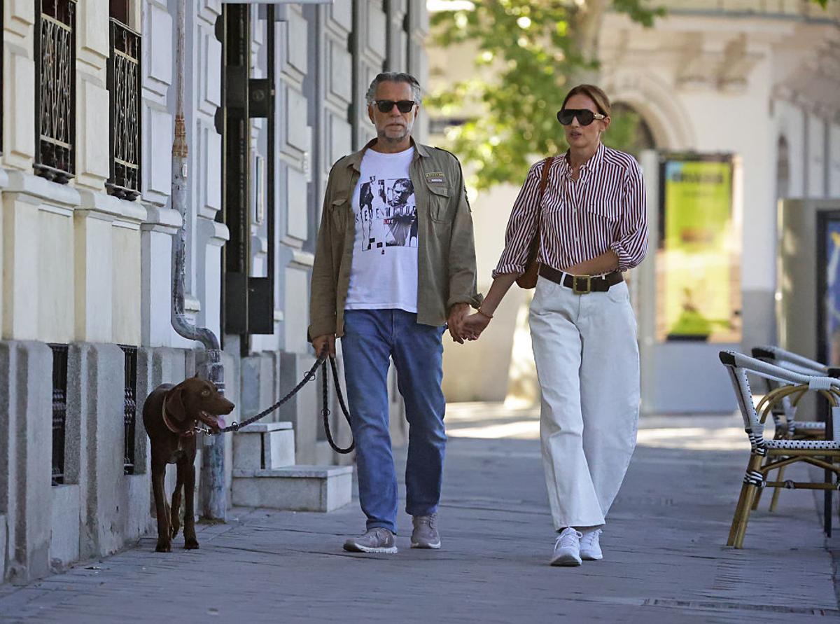 Bill Saad y Nieves Álvarez paseando por Madrid