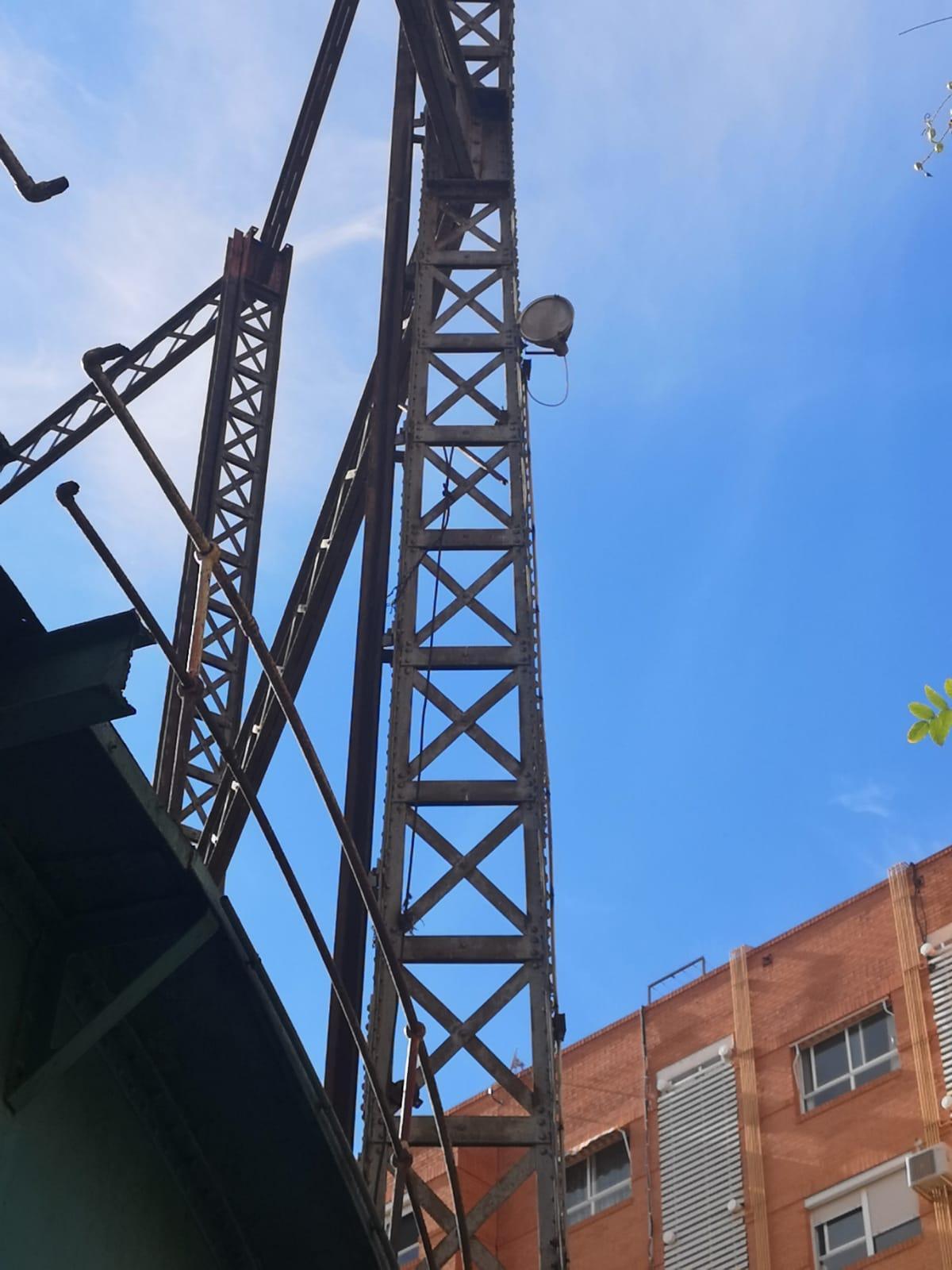 Así es el Gasómetro de Lebón, un testido del pasado industrial de la ciudad