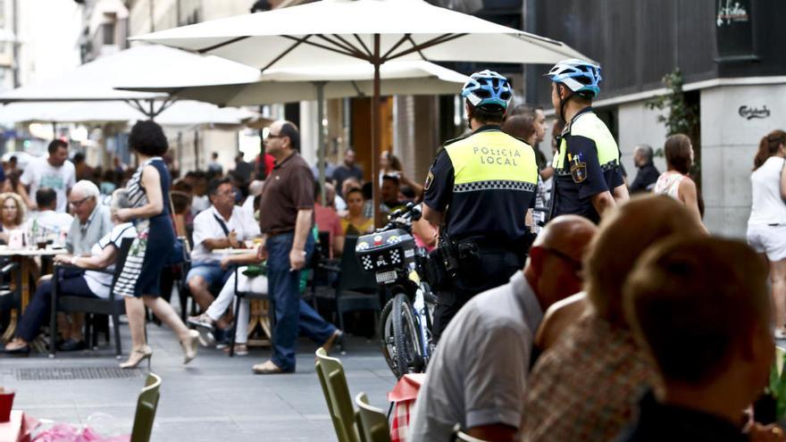 Agentes de la Policía, en el entorno de Castaños, en una imagen de archivo