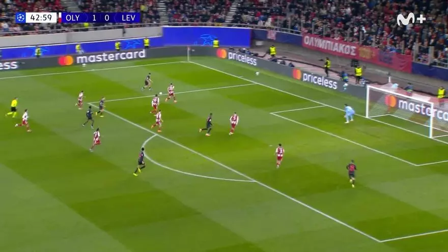 El Olympiacos se impone al Leverkusen por dos goles de diferencia