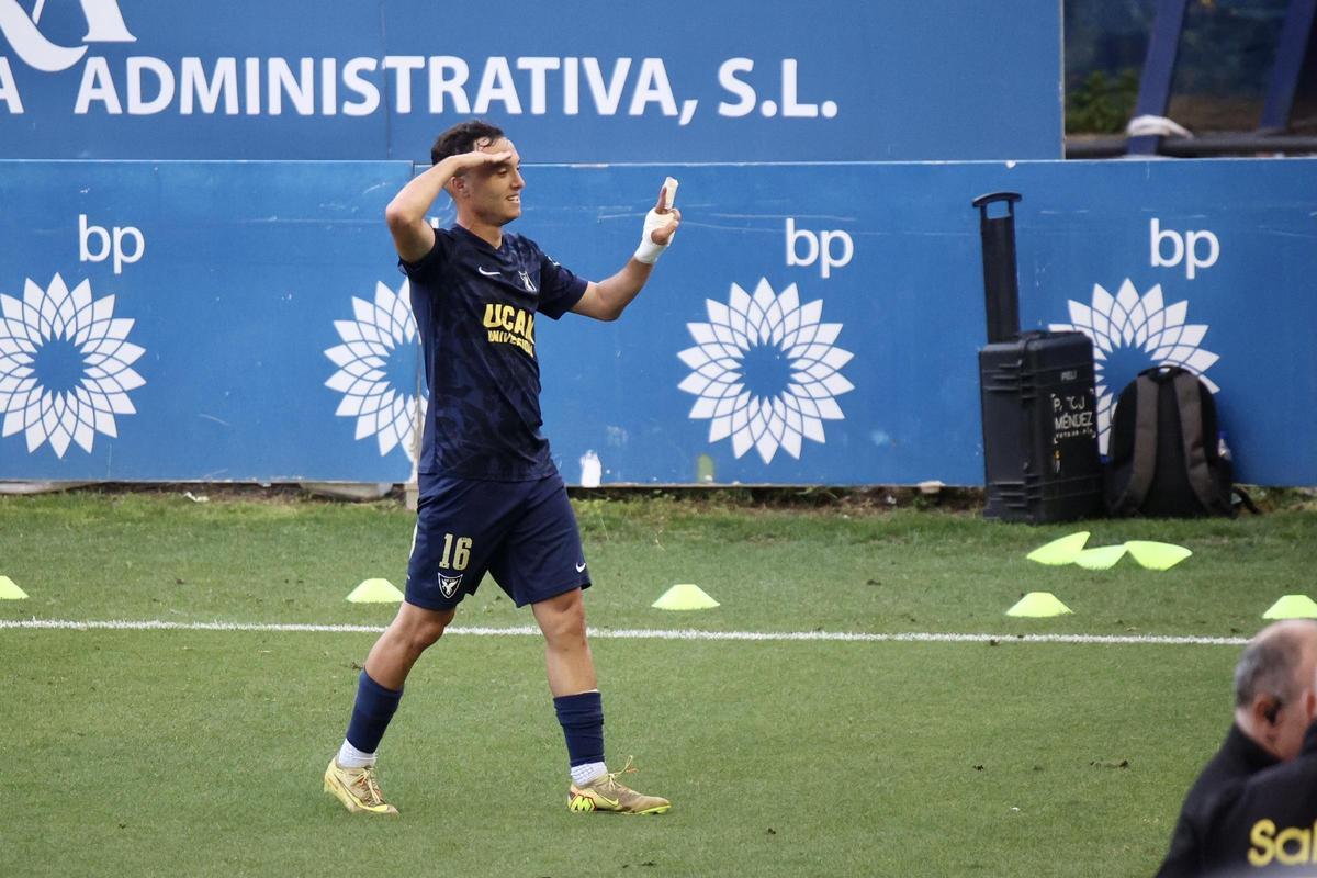 Ale Marín celebra su tanto ante el Atlético Malagueño