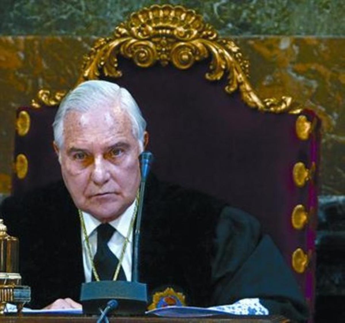 El president del CGPJ, Carlos Dívar, en un ple del Suprem, al març. El president del CGPJ, Carlos Dívar, en un ple del Suprem, al març.