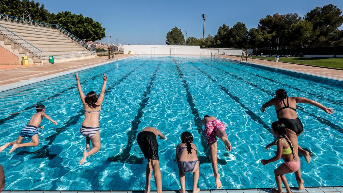 La piscina municipal de la ciudad deportiva de Foietes, en una imagen estival.