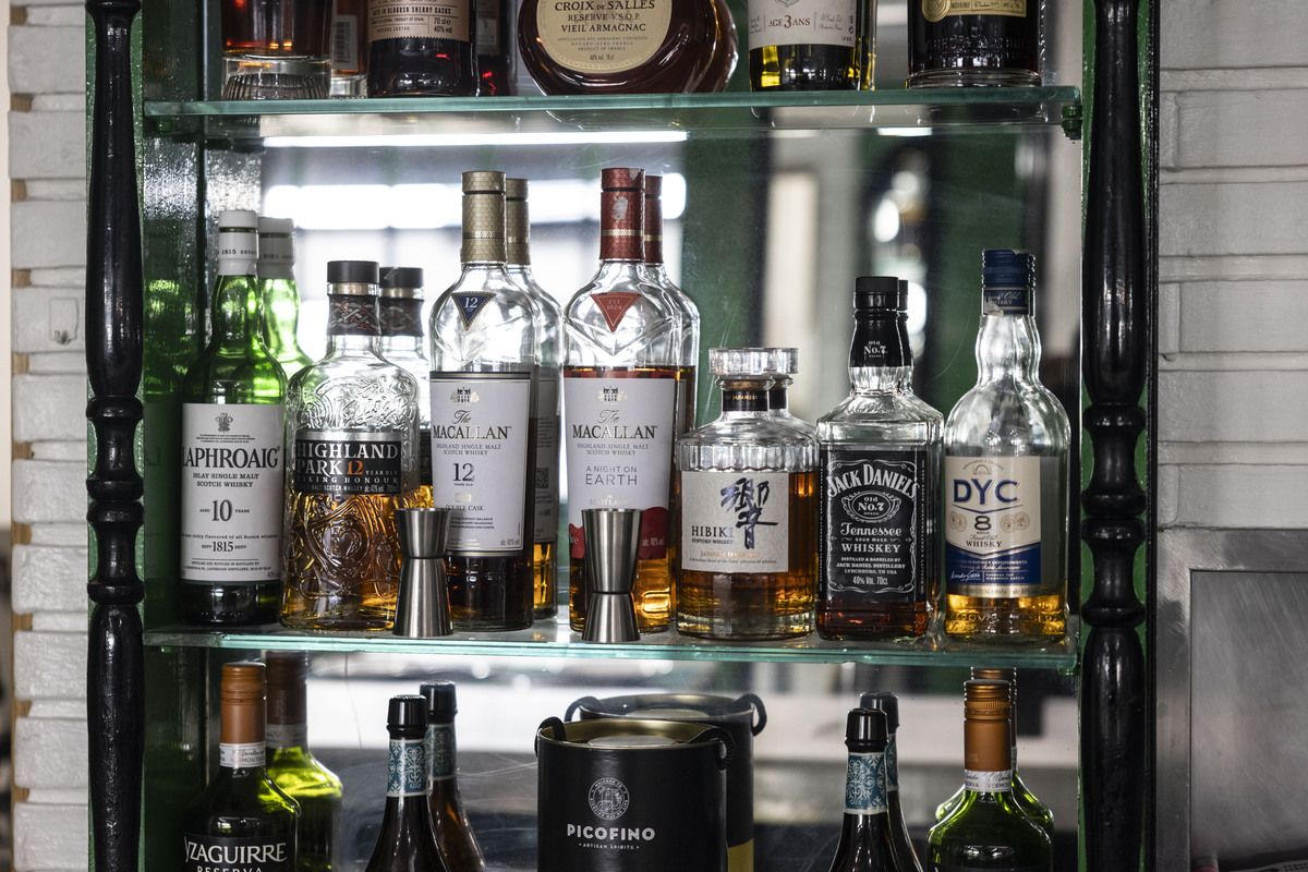 En imágenes | Hermanos Teresa, el bar de tapas de Zaragoza que evoluciona sin perder su esencia