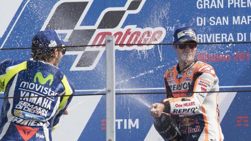 Pedrosa i Rossi celebren el podi.