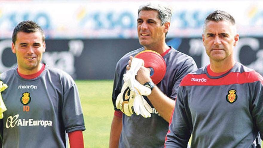 Lluís Carreras, durante la sesión del viernes, con sus ayudantes Bonano y Dorado.