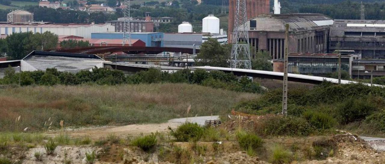 Obras de construcción de los enlaces del polígono de la ría, en la zona de Llaranes.