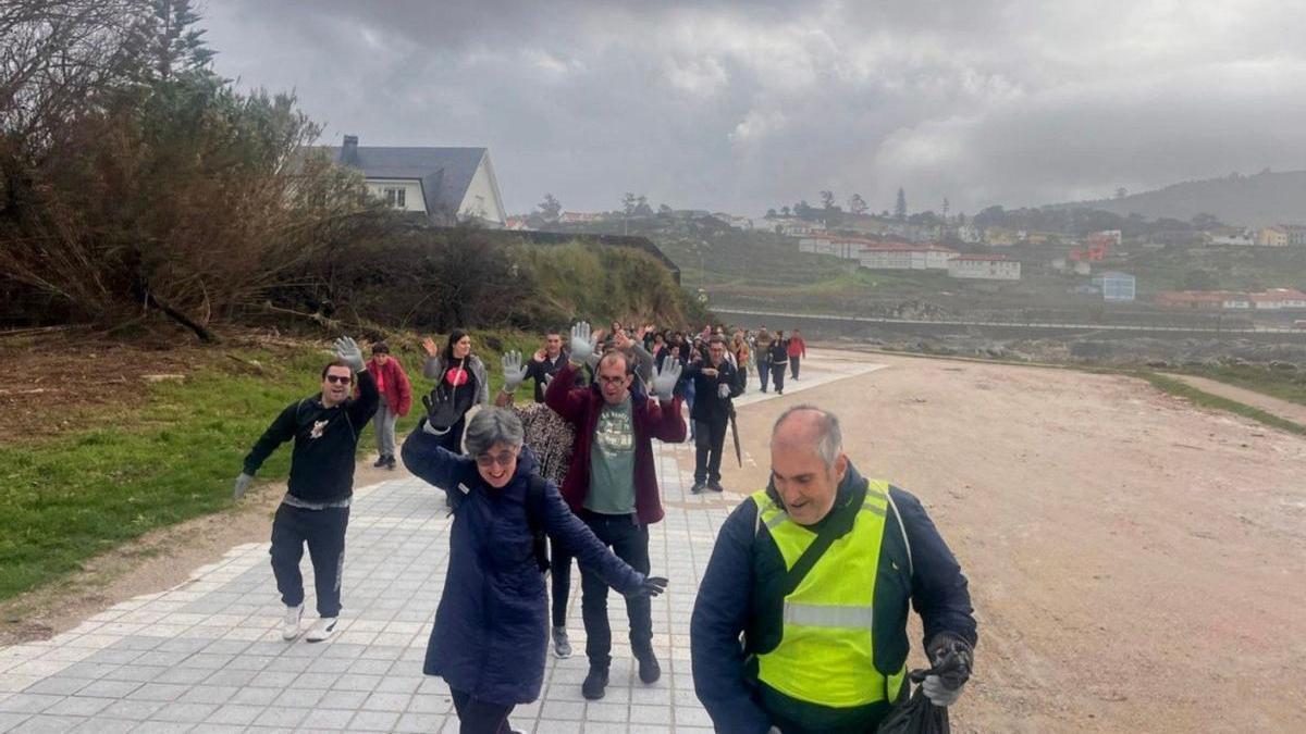 Los peregrinos, en la salida de la etapa.