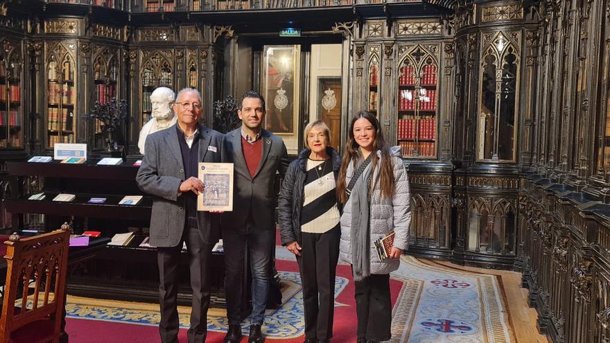 La Cofradía de San Vicente de la Canyada dona al Senado un libro de Vicente Ferrer