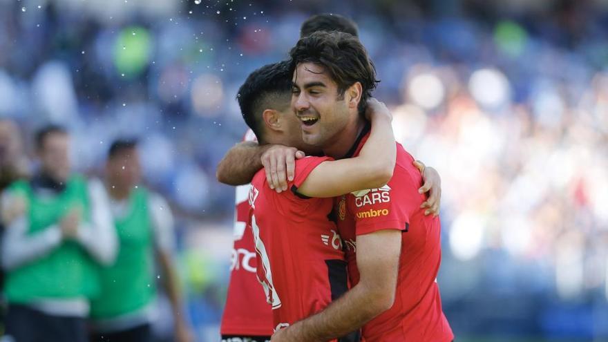 AbdÃ³n celebra junto a Leo la victoria en La Rosaleda