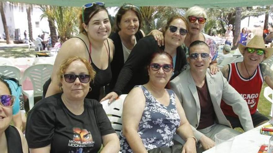Decenas de fieles reviven el «Miracle dels Peixets»  en Alboraia