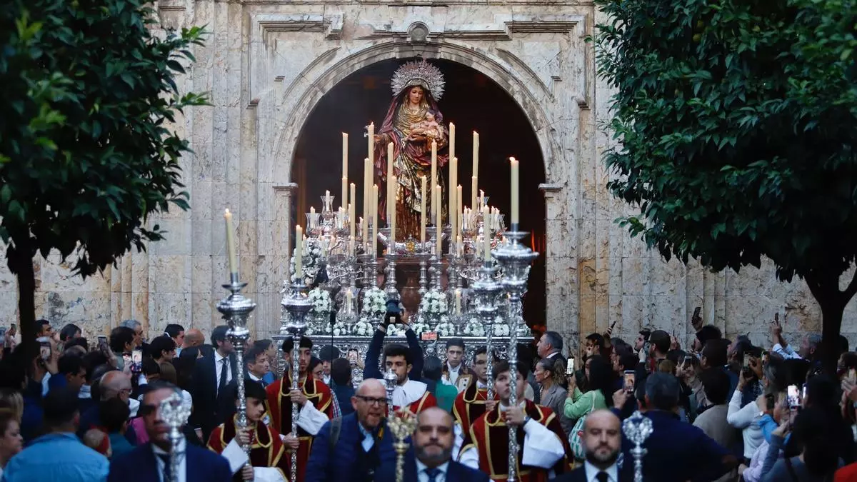 Plegarias en calles y templos de Córdoba en el Día de Todos los Santos