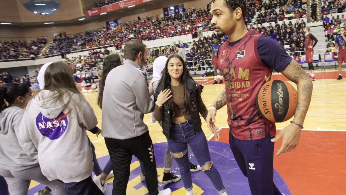 Partido del recreo en el UCAM Murcia con miles de escolares