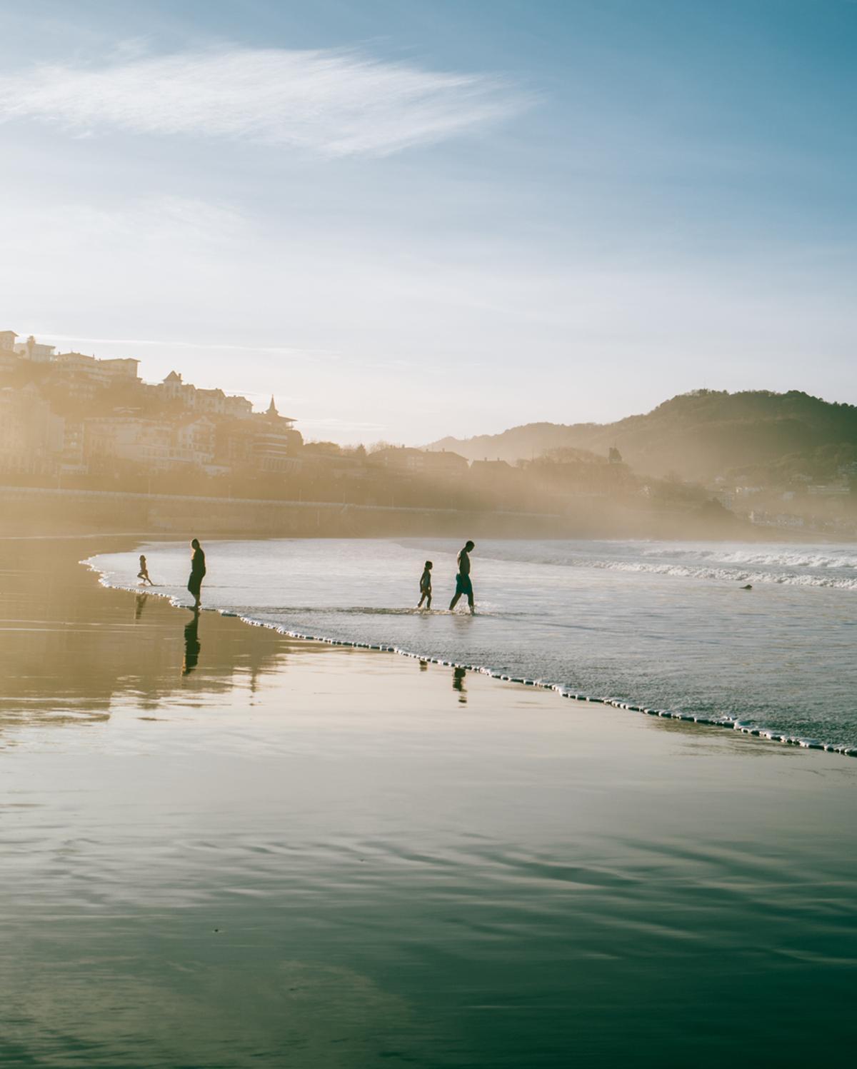 "La Playa" es La Concha de San Sebastián.