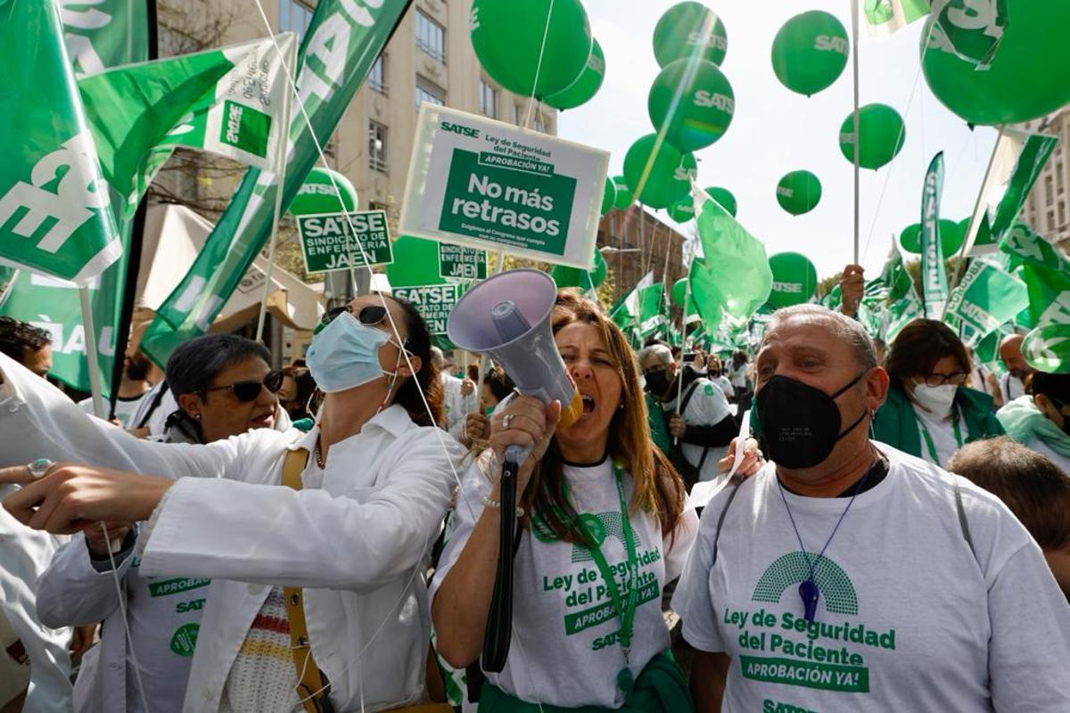 Protesta ante el Congreso del sindicato SATSE por la Ley de Seguridad del Paciente