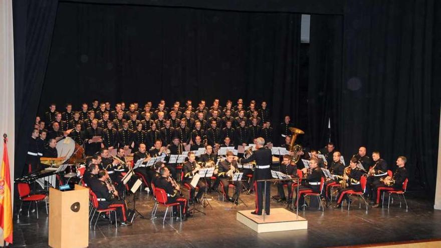Banda de Música de la Escuela Naval Militar durante una actuación. // FdV