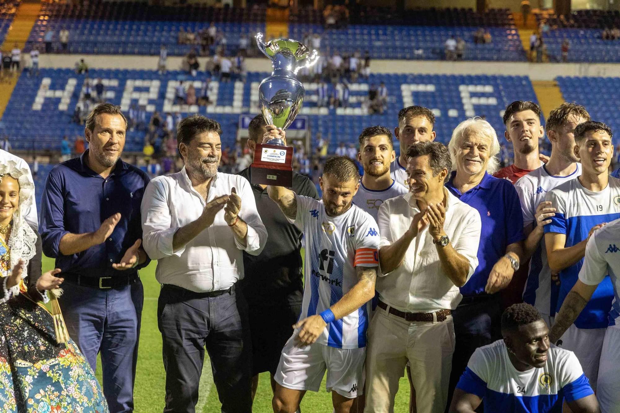 El Hércules celebra el 50 aniversario del Rico Pérez ganando el Trofeo Ciudad de Alicante ante el Alavés