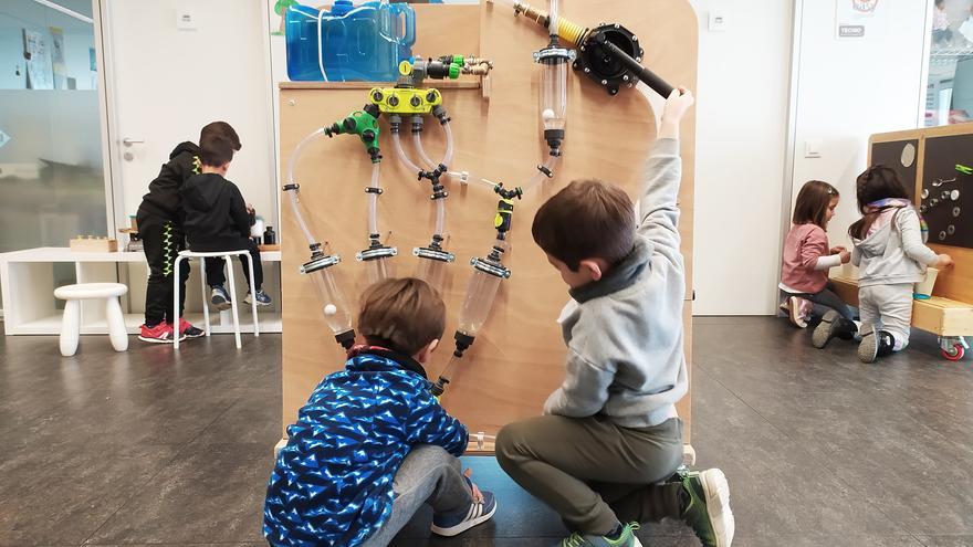 El Lab 0_6 d’UManresa acosta propostes d’experimentació i ciència als infants de Girona