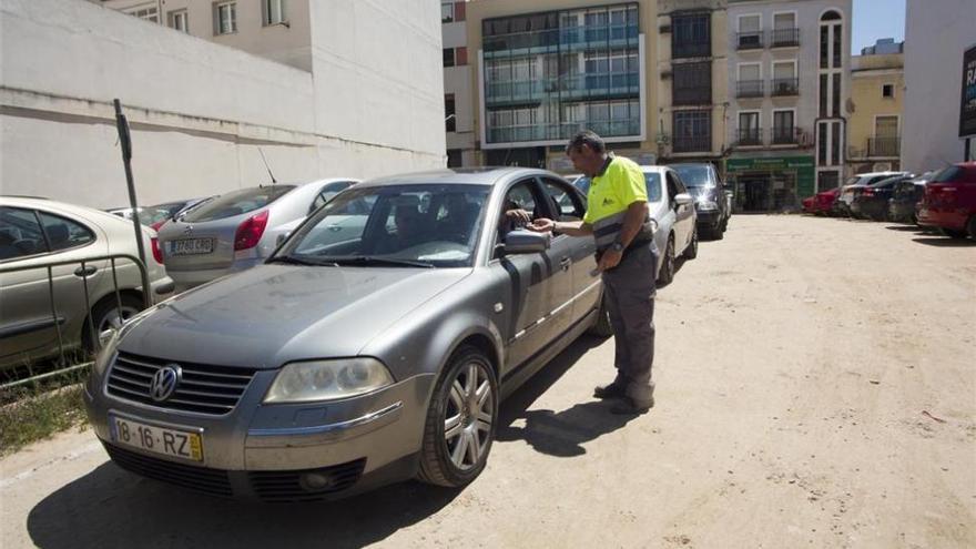 Portugueses celebran el 25 de abril de compras en Badajoz