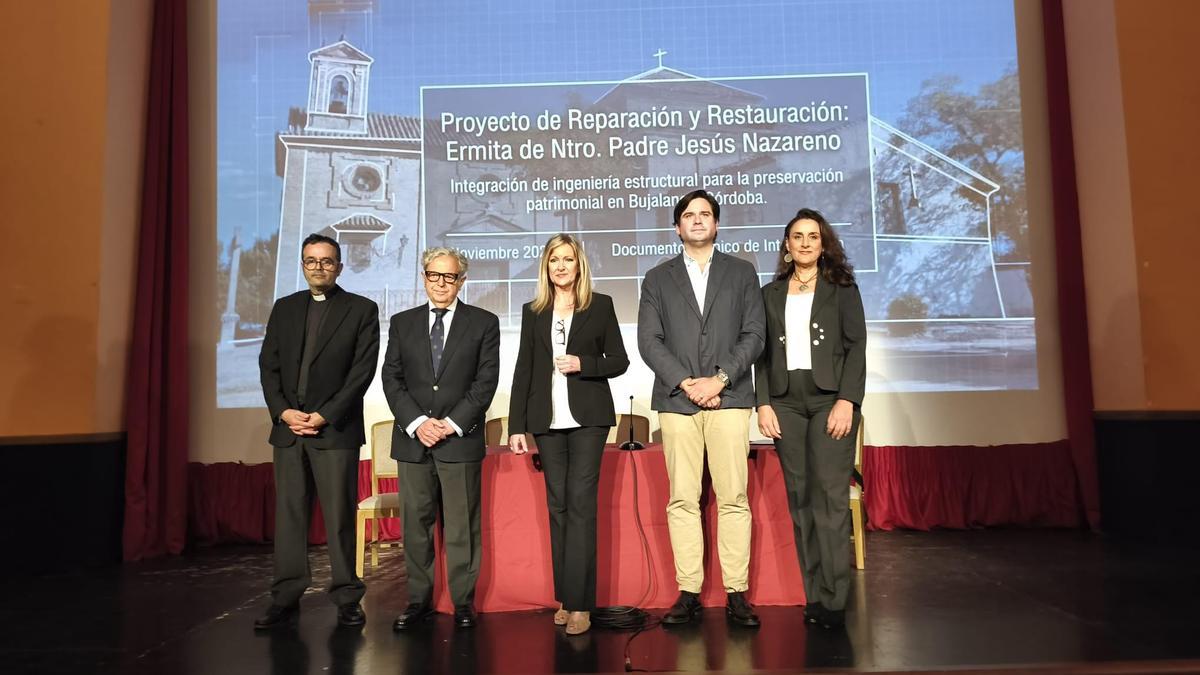 Autoridades en la presentación del proyecto de la ermita de Jesús de Bujalance.