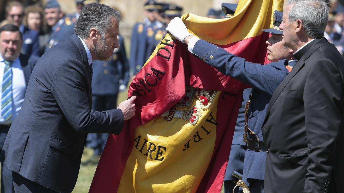 El presidente de las Cortes, Carlos Pollán, participa en el acto de Jura de Bandera Civil.