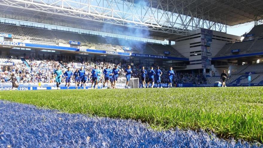 Unos 2.000 oviedistas apoyan a los azules antes del derbi